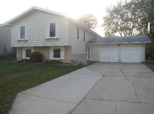 125 Richmond Dr, Bolingbrook, IL 60440