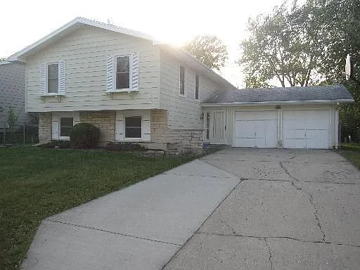 125 Richmond Dr photo 1