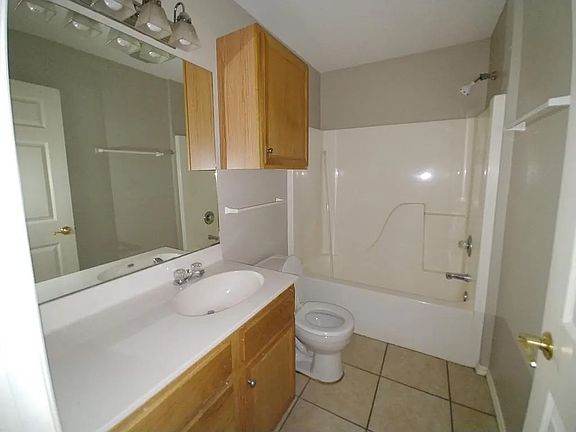 5th image of 3428 S Hudson Ave