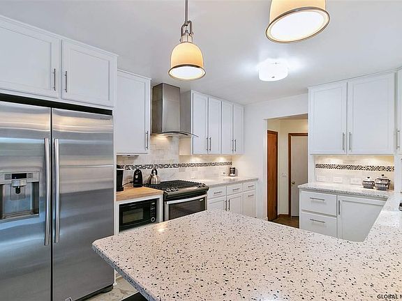 5th image of 10 PINE VIEW Drive