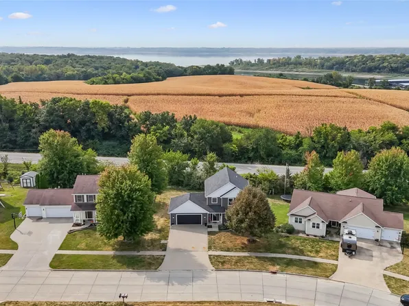 779 183rd Pl, Pella, IA 50219