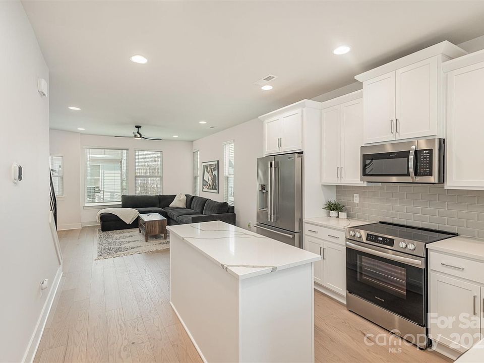 1st image of 5048 York Park Ln