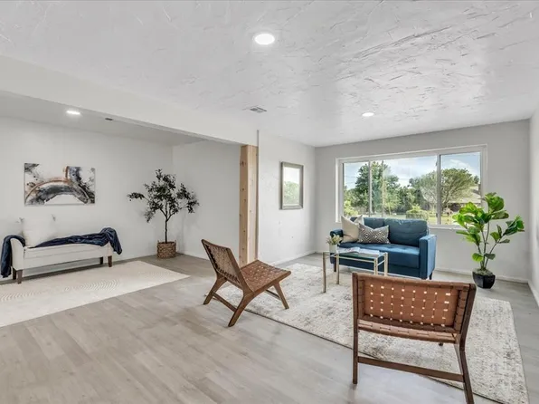 7400 Lakewood Dr, Mustang, OK 73064