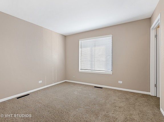 5th image of 1621 Westminster Dr APT 210
