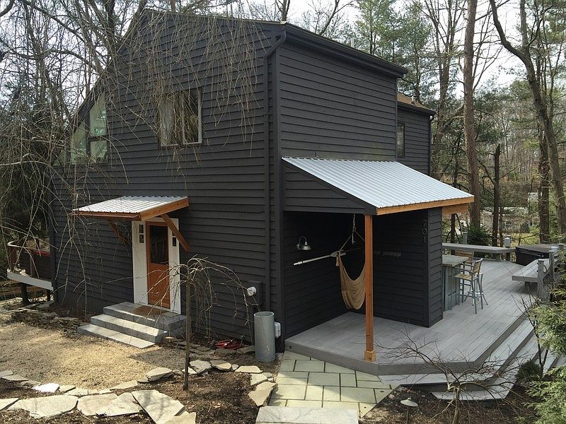 1st image of 701 Laurel Ln
