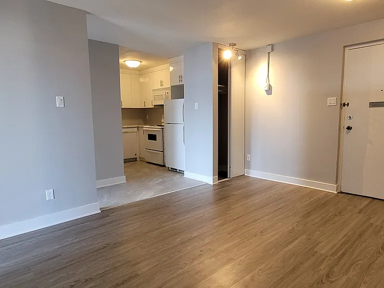 371 Gilmour St — Photo 14