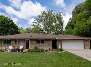805 Dryer Farm Rd, Lansing, MI 48917