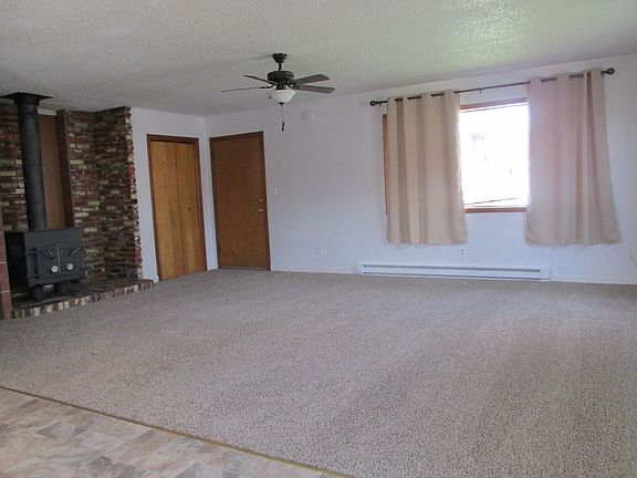 4th image of 610 Hall St