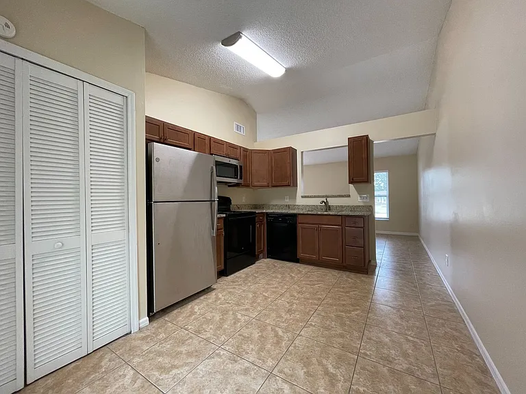 2612 Adela Ave — Photo 5