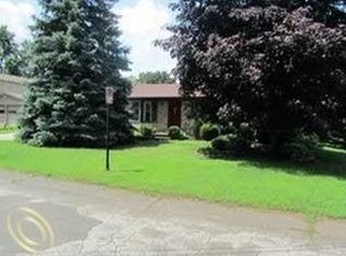 1682 S Crown St, Westland, MI 48186