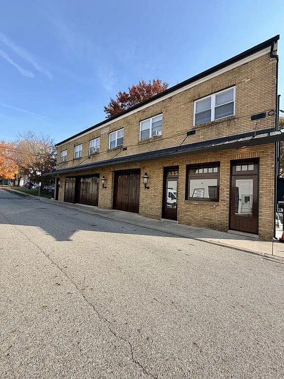 310 Vine Ave — Photo 1