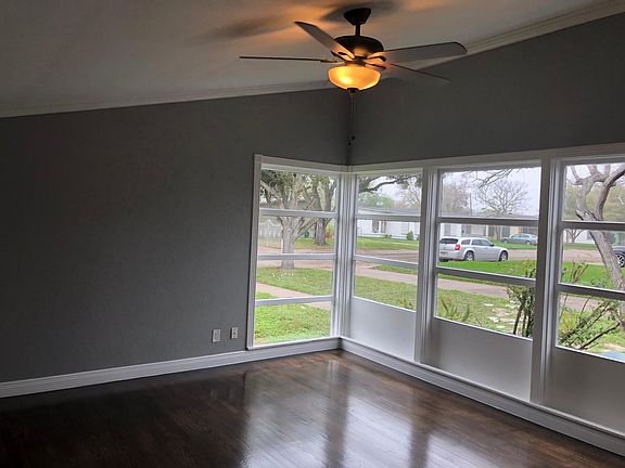 2nd image of 1518 Cambridge Dr