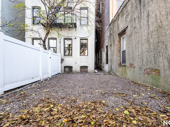 1553 De Kalb Avenue image 6 of 18