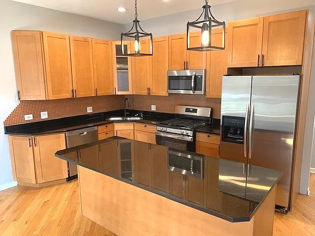 1327 W Walton St #2 — Photo 6