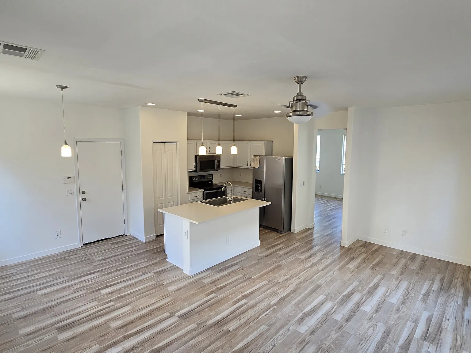 4 bed, 2.5 bath, 1598 sqft, $1,850 — Photo 1