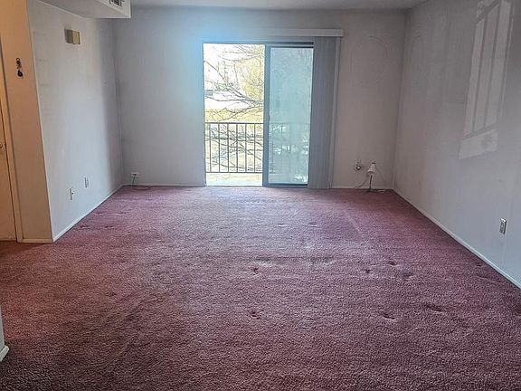 2nd image of 820 Putnam Blvd #49B