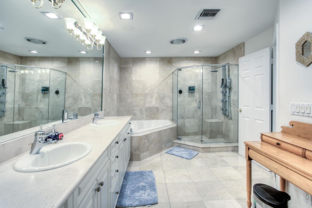 931 NE 23RD Terrace, photo 9