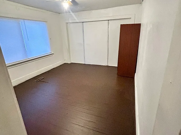 401 W Elliott Ave — Photo 11