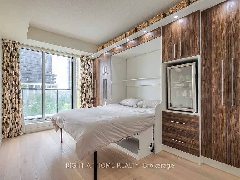 95 McMahon Dr #511 — Photo 27