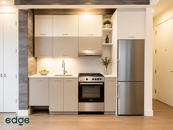 2nd image of 527 Knickerbocker Ave #2D
