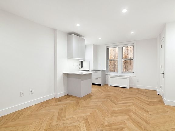 4th image of 225 W 23rd St APT 1K
