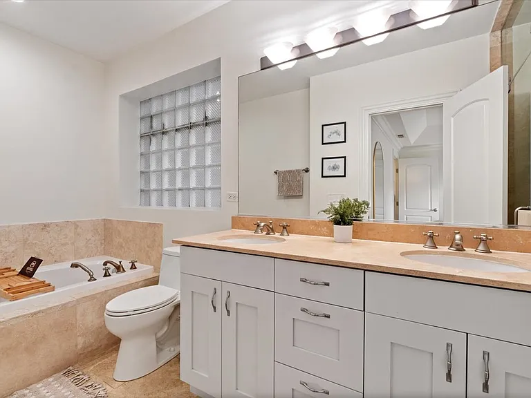 3723 N Wilton Ave #2 — Photo 14