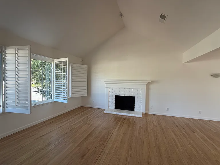 1812 Harding Ct — Photo 40