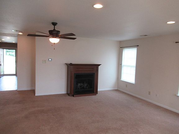 3rd image of 122 Anastasia Ln