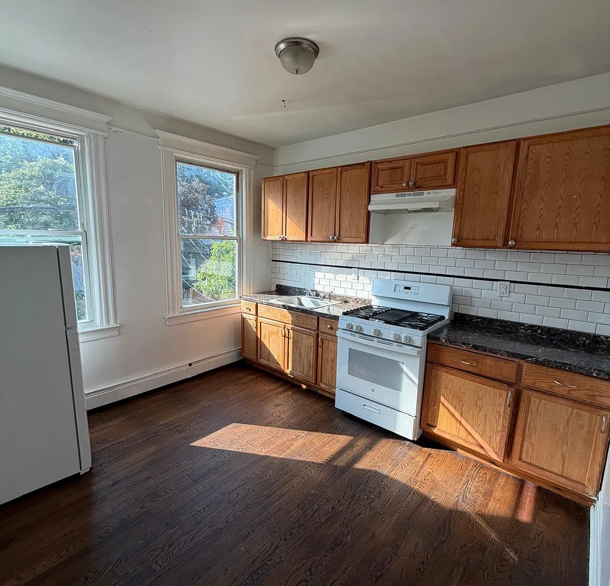 3 bed, $2,000 — Photo 1