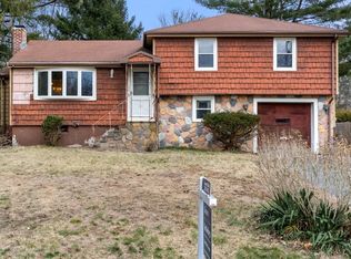 28 Birchwood Rd, Holbrook, MA 02343