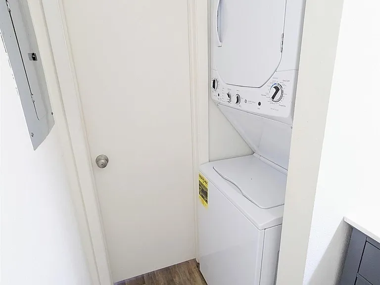 402 Lee Dr #4B — Photo 7