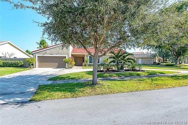 LARGEST HOME IN JACARANDA LAKES COMMUNITY.