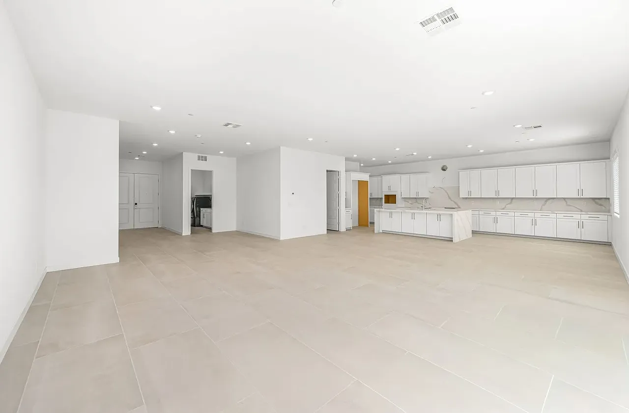 6 bed, 4.5 bath, 4237 sqft, $4,865 — Photo 4