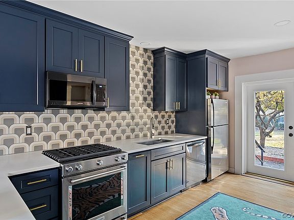 5th image of 1601 Bellevue Ave