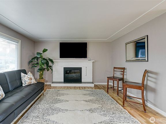 4th image of 4514 17th Avenue SE