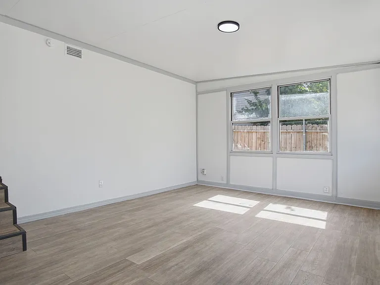 549 E Ercoupe Dr — Photo 10
