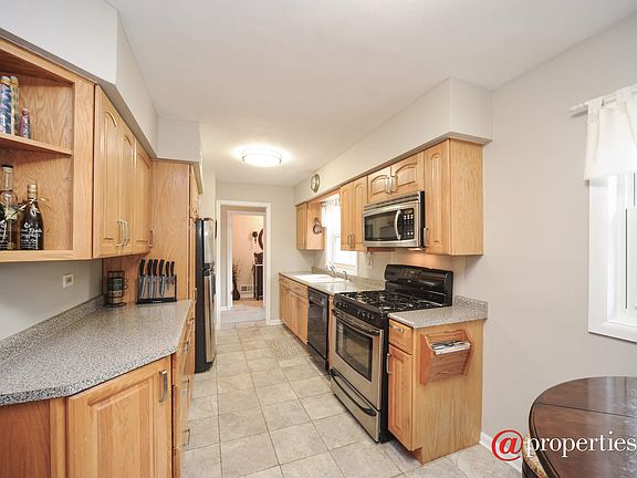 Kitchen / Breakfast Room