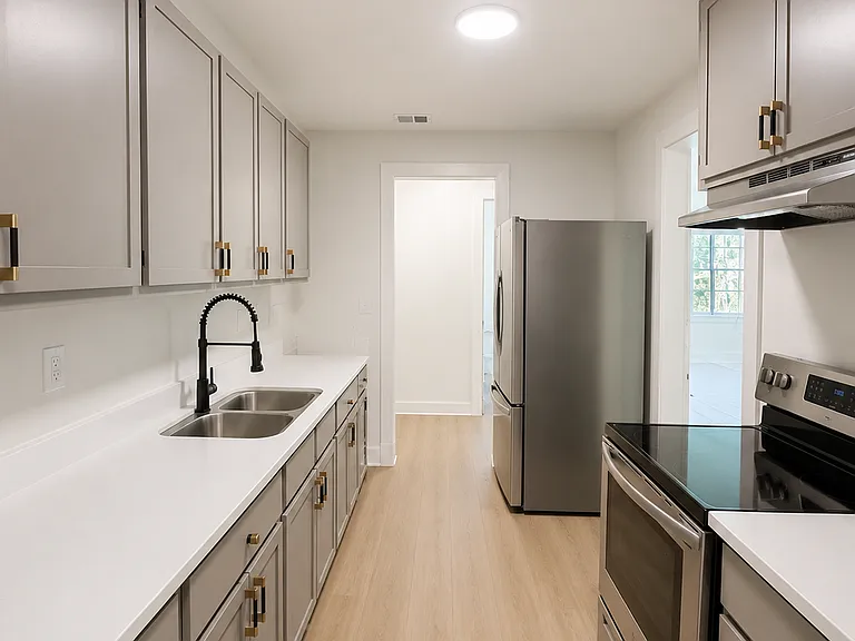910 Highland Ave — Photo 10
