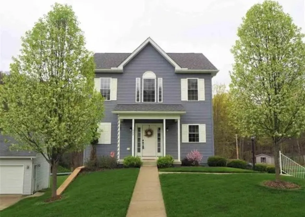 3 bed, 1590 sqft, $2,600 — Photo 1