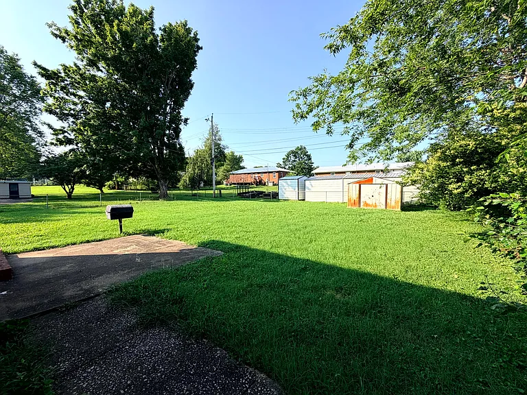 1711 Clarence Dr — Photo 15