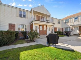 6821 Cloverdale Ln, Oakland Gardens, NY 11364