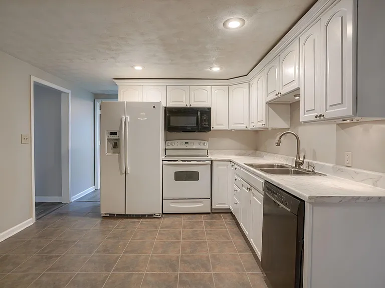 273 Shanahan Rd — Photo 11