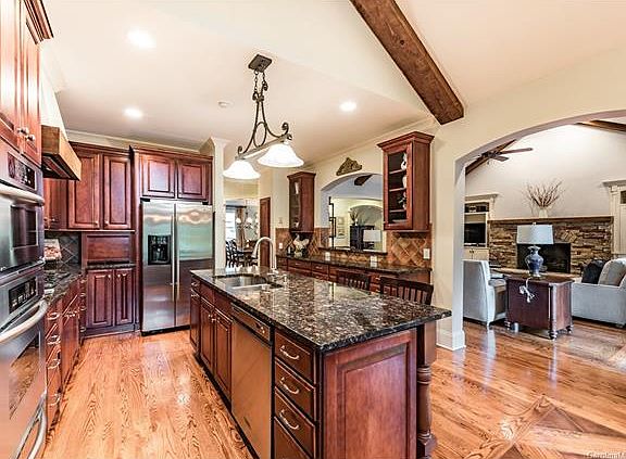 5th image of 921 Arborfield Dr