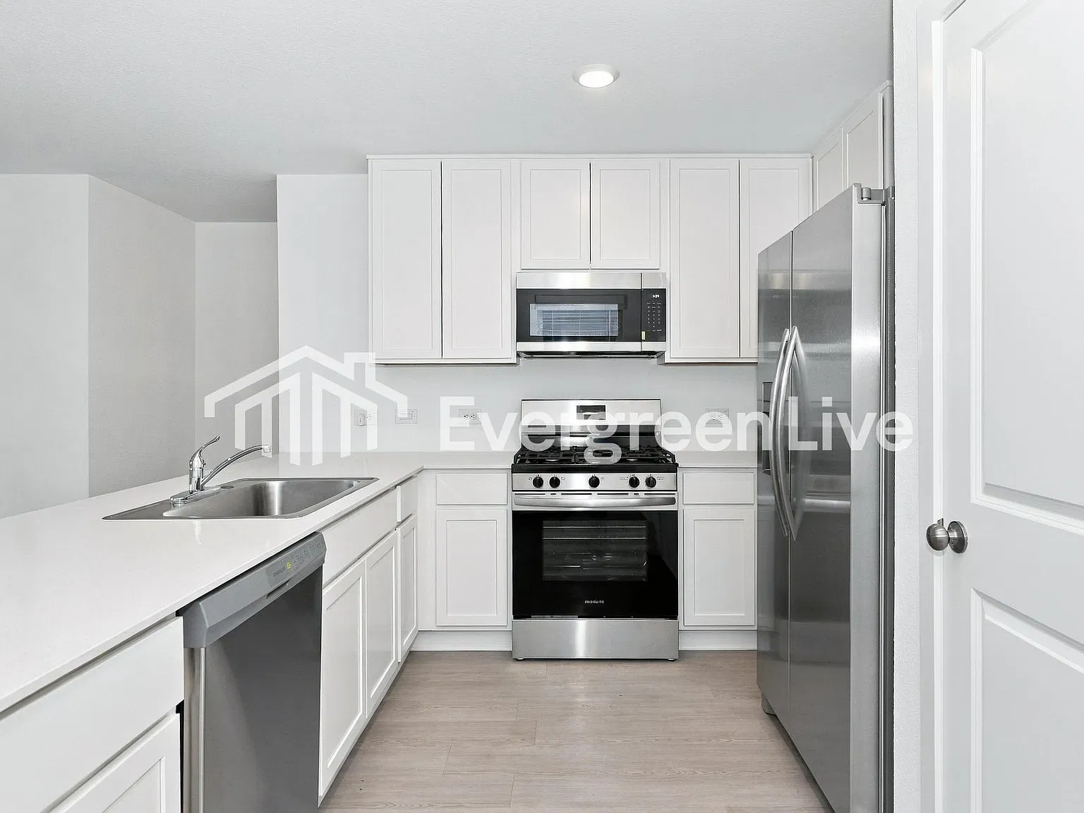 3 bed, 2.0 bath, 1266 sqft, $1,660 — Photo 4