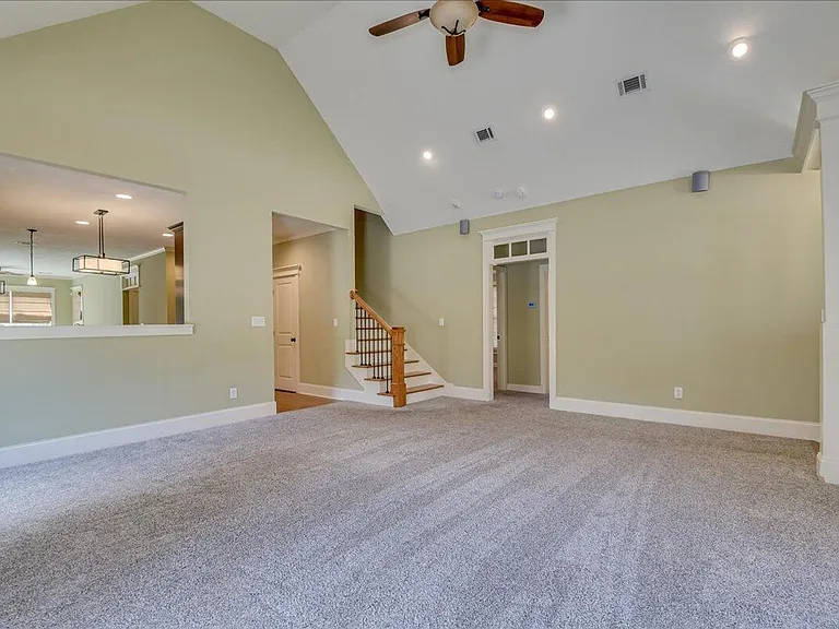 208 Havelock Dr — Photo 6