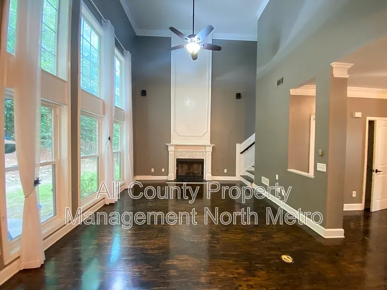 10915 Kimball Crest Dr — Photo 2