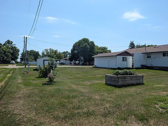 3rd image of 300 Lilly St