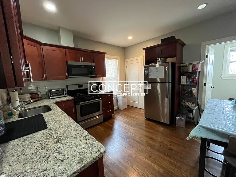 47 Beech Glen St #1B — Photo 10