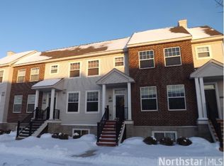 2091 Clover Ridge Dr, Chaska, MN 55318