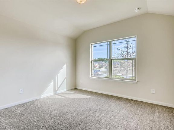 3rd image of 103 Headwaters Dr